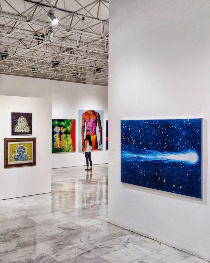 image of paintings and fine art in a gallery for the Aardvark Art Services blog