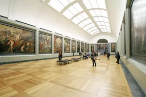 Image of a fine art gallery for the blog Why Fine Art Shippers Are Essential For Art Collectors 