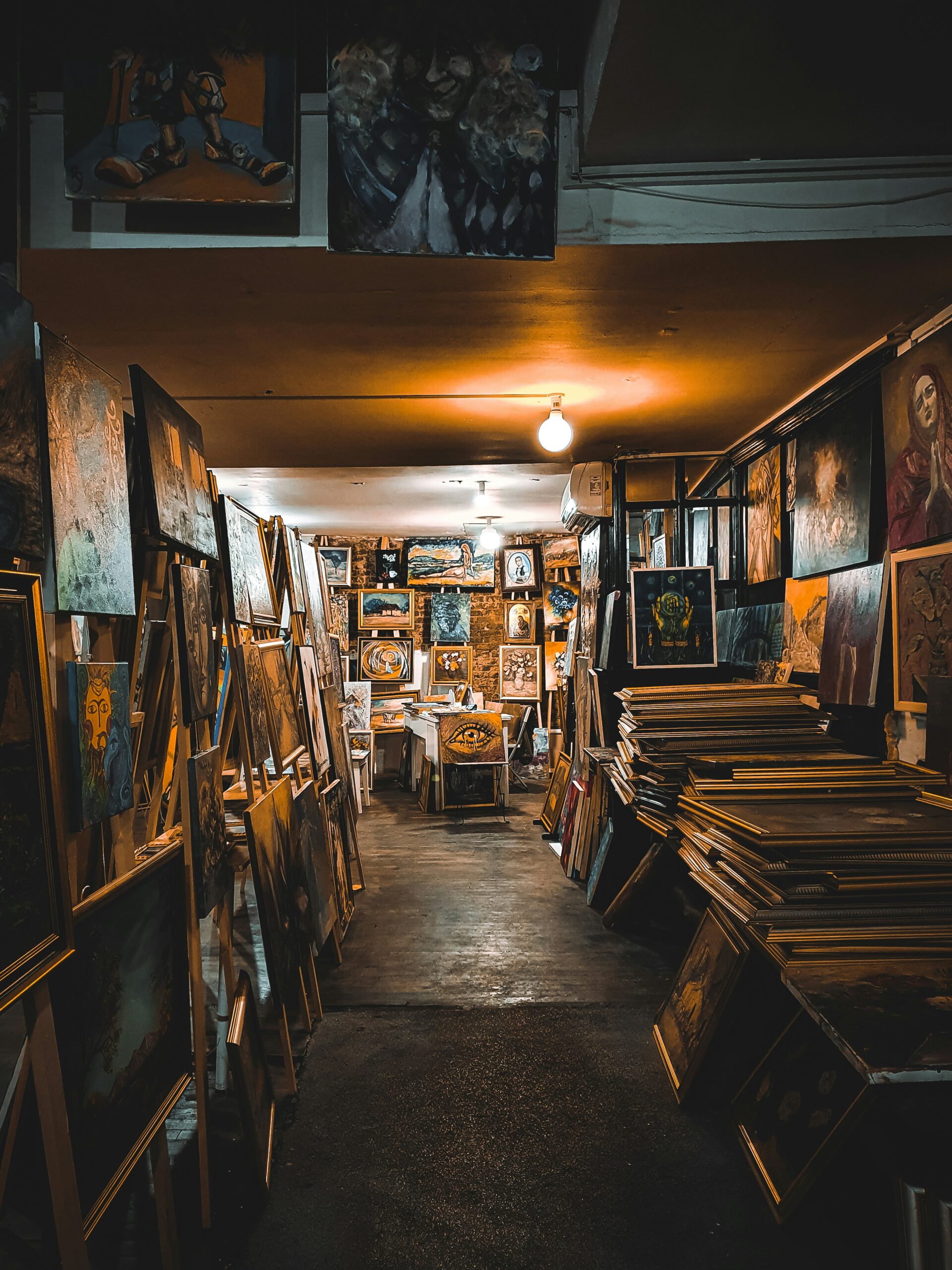 Image of art in storage as Aardvark Art Services discuss Shipping Paintings With Confidence